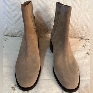 Dolce Vita Linny H2O booties Truffle suede, size 6, brand new.
